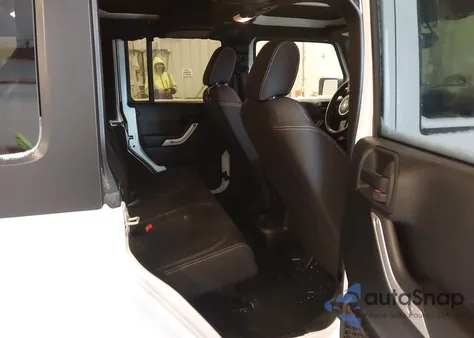 2018 Jeep Wrangler Jk Unlimited Sahara 4X4 z USA, uszkodzony, nr VIN 1C4BJWEG4JL823089